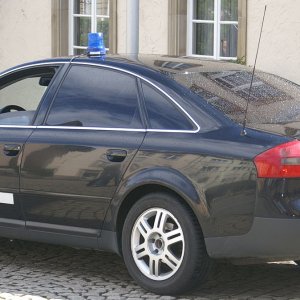 1280px-Police_car_in_Luxembourg_03.jpg