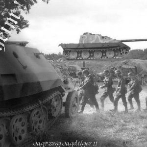 PzX_JagdtigerII_TD_SPW_Rommel