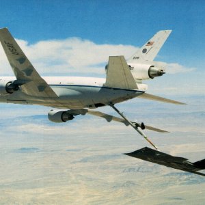 KC-10_with_F-117