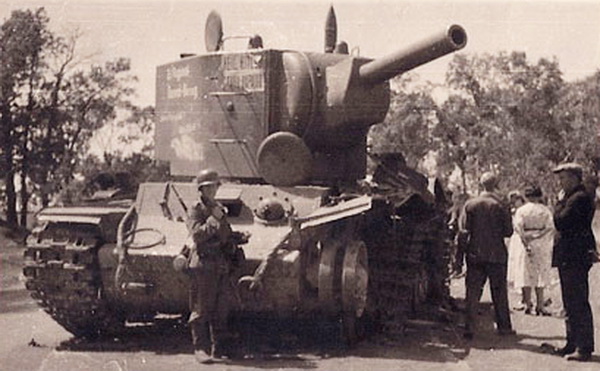 Kliment Voroshilov 2 tank (KV2)