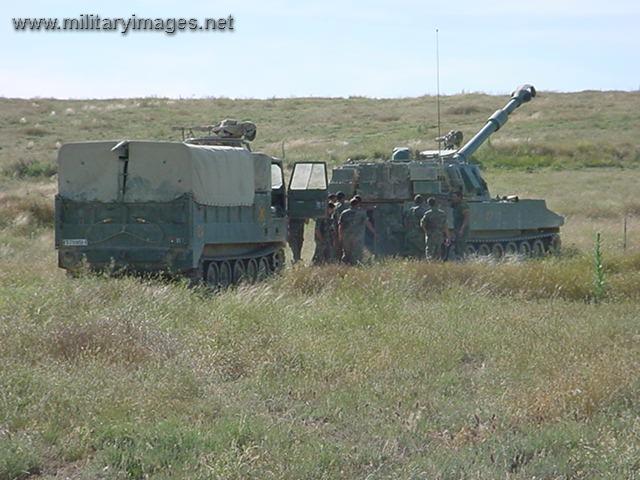 Spanish Army M109A5 & Ammo Carrier