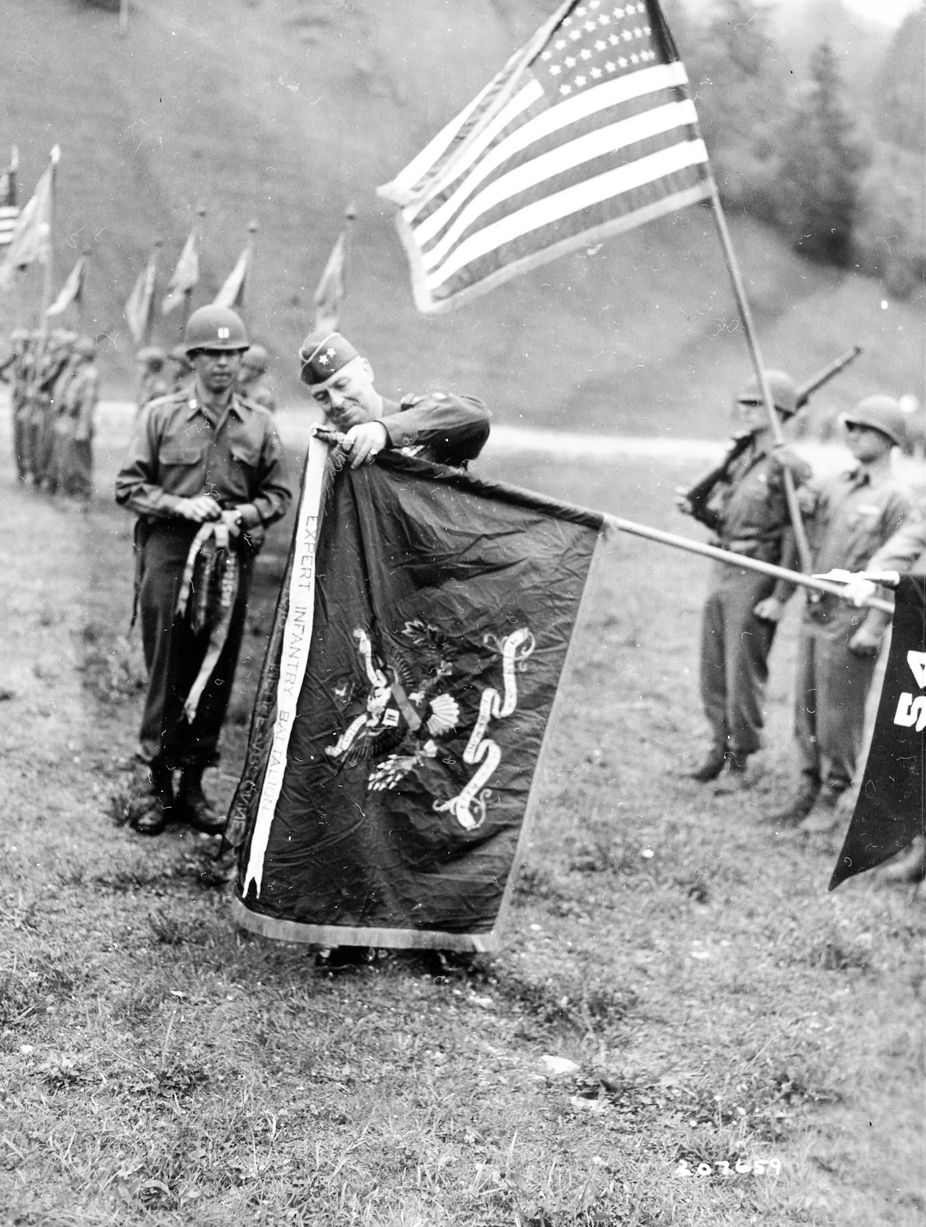 10th Armored Div 54th Armored Inf Bn CC B Receives Presidential Unit Citation for bastogne Pa...webp