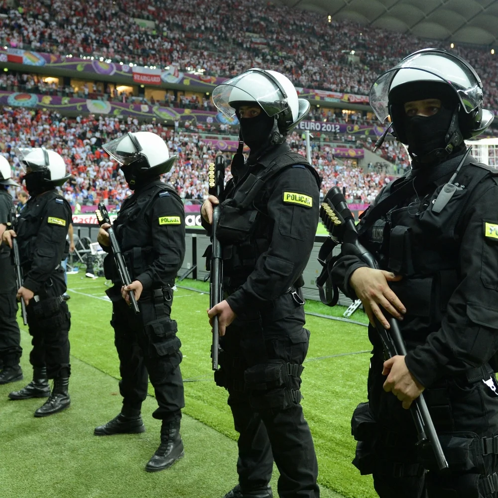 120613024312-riot-police-warsaw-euro-2012.jpg