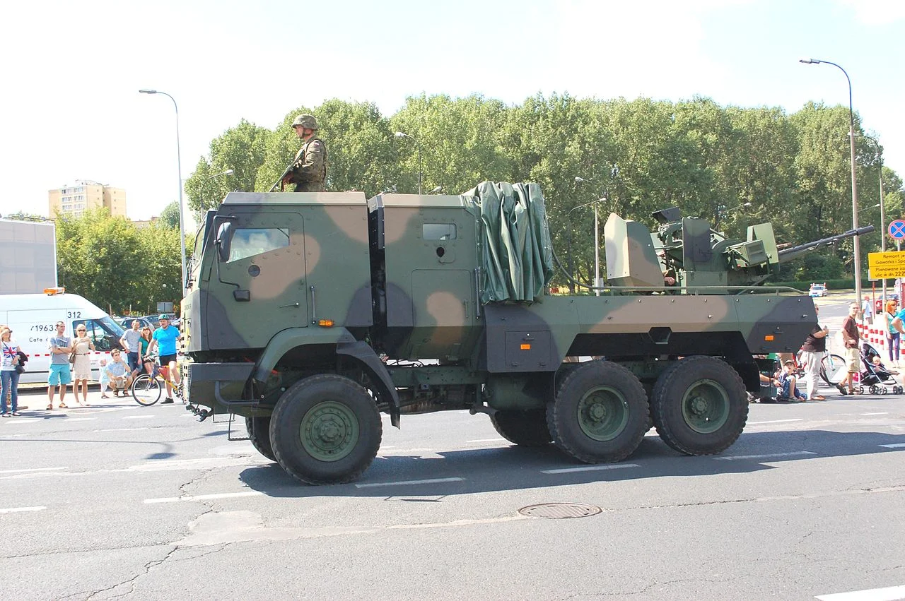 1280px-August_15,_2013_military_parade_in_Warsaw_DSC_2504.webp