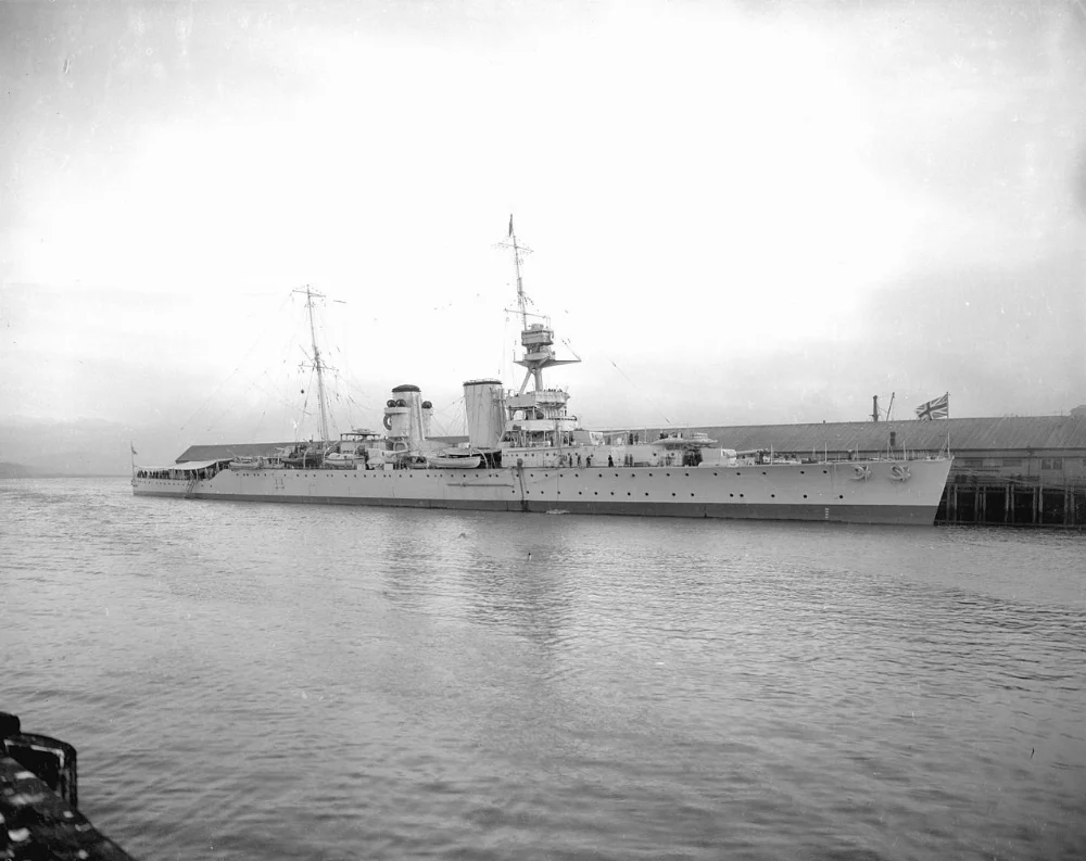 1280px-HMS_Raleigh_at_Pier_D_Vancouver_1921.jpg