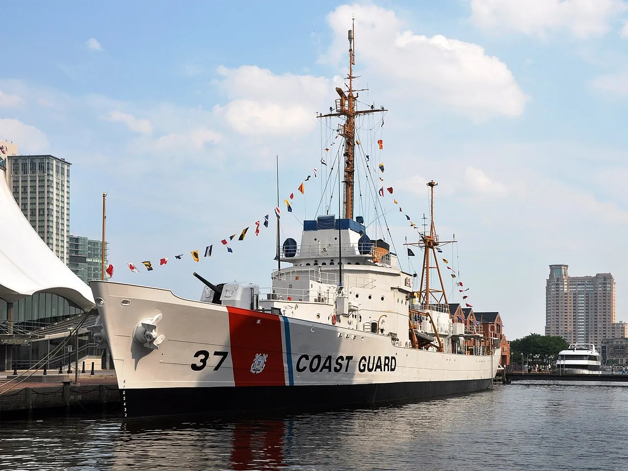 1280px-USCGC_Taney_%28WHEC-37%29_in_Baltimore.webp