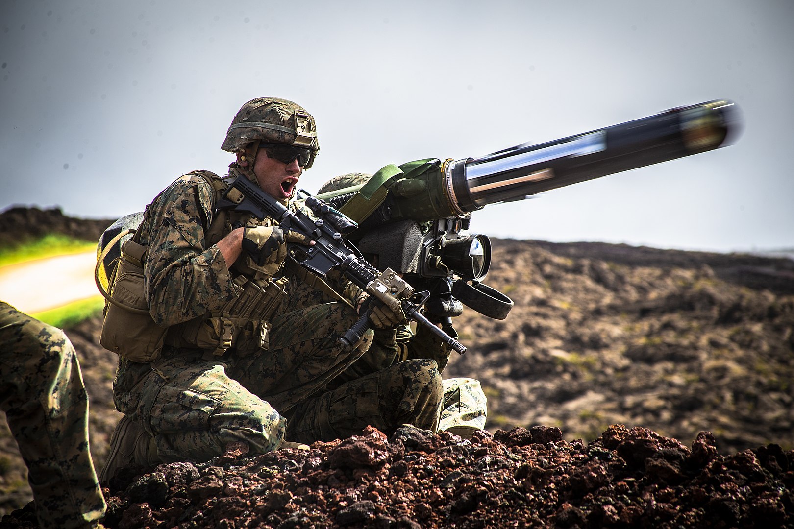 1620px-The_Marines_fires_a_FGM-148_Javelin_missile_during_Exercise_Bougainville_II_on_15_May_2...jpg