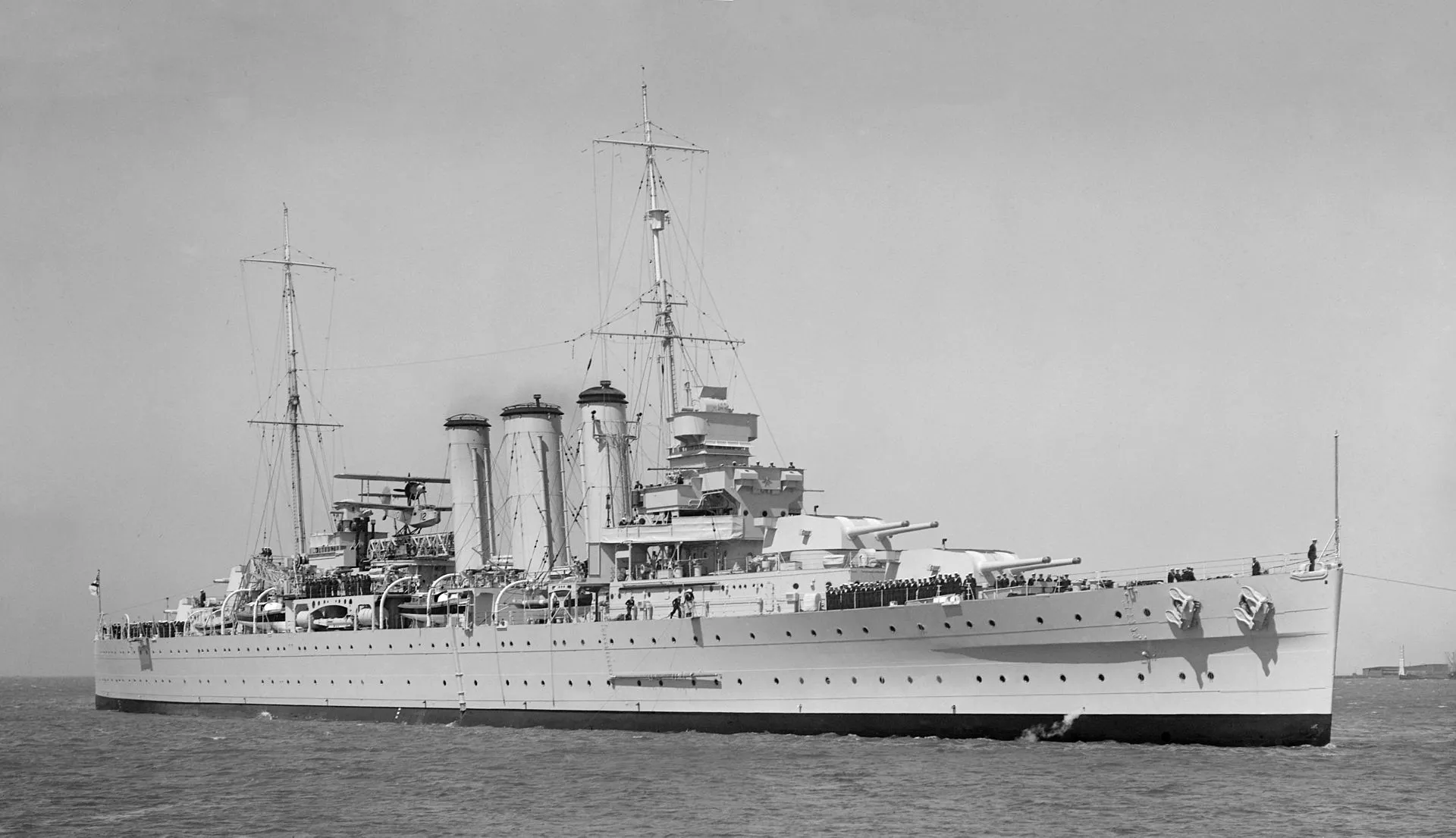 1920px-HMAS_Australia_Oct_1937_SLV_straightened.webp