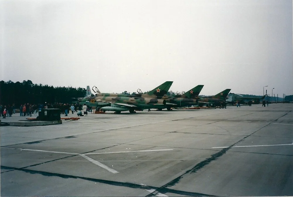 19940312_DEU_Gross Dolln_Su-17s.jpg