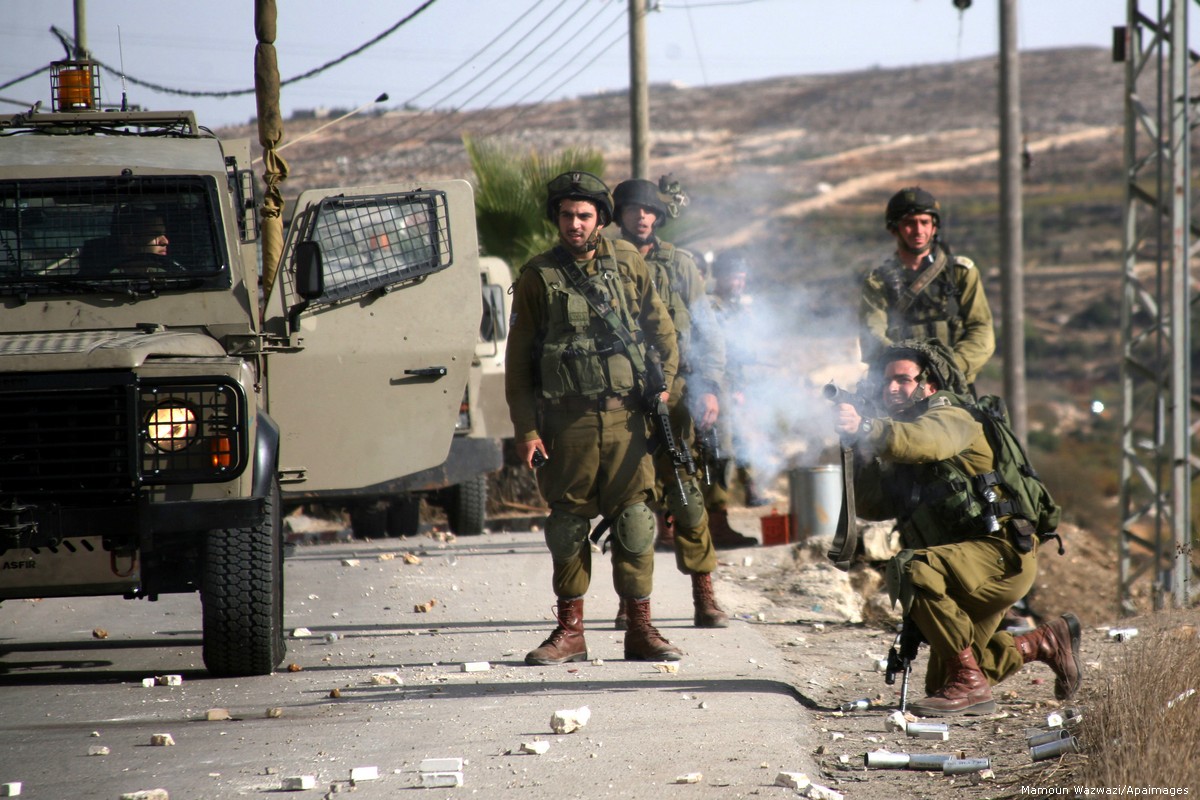 2012_11-16-israeli-forces-hebronMW_00-8.jpg