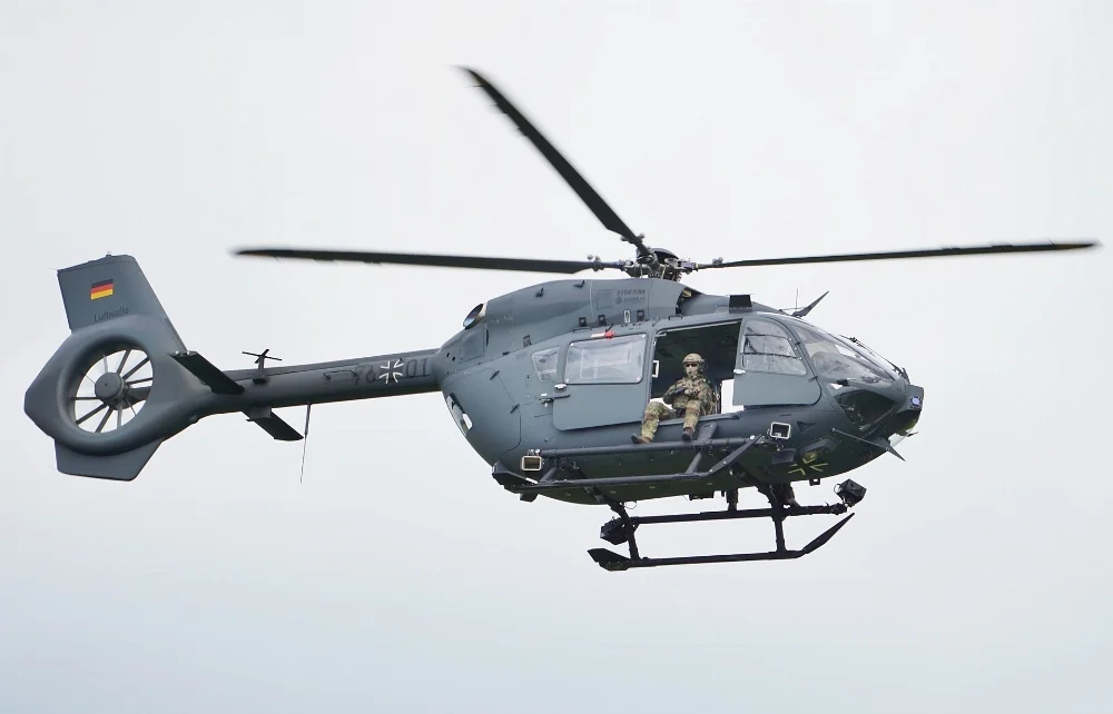 20px-Tag_der_Bundeswehr_Airbus_H145M_%28cropped%29.webp