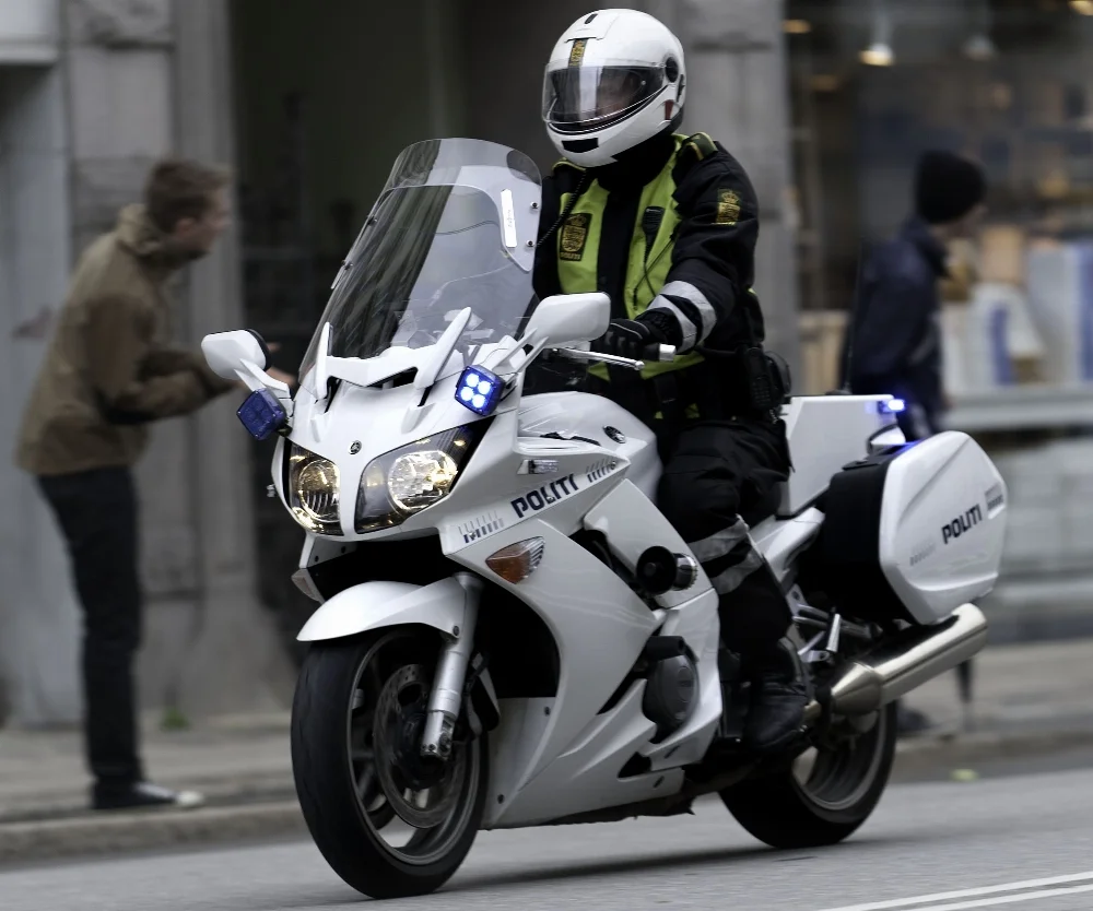 2455px-Danish_police_motorcycle_02.webp