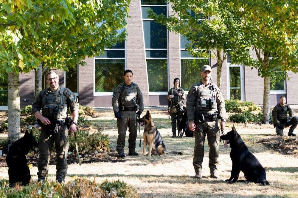 30523872_web1_220929-SUL-BCRCMP-Police-Dog-Grad_5.webp