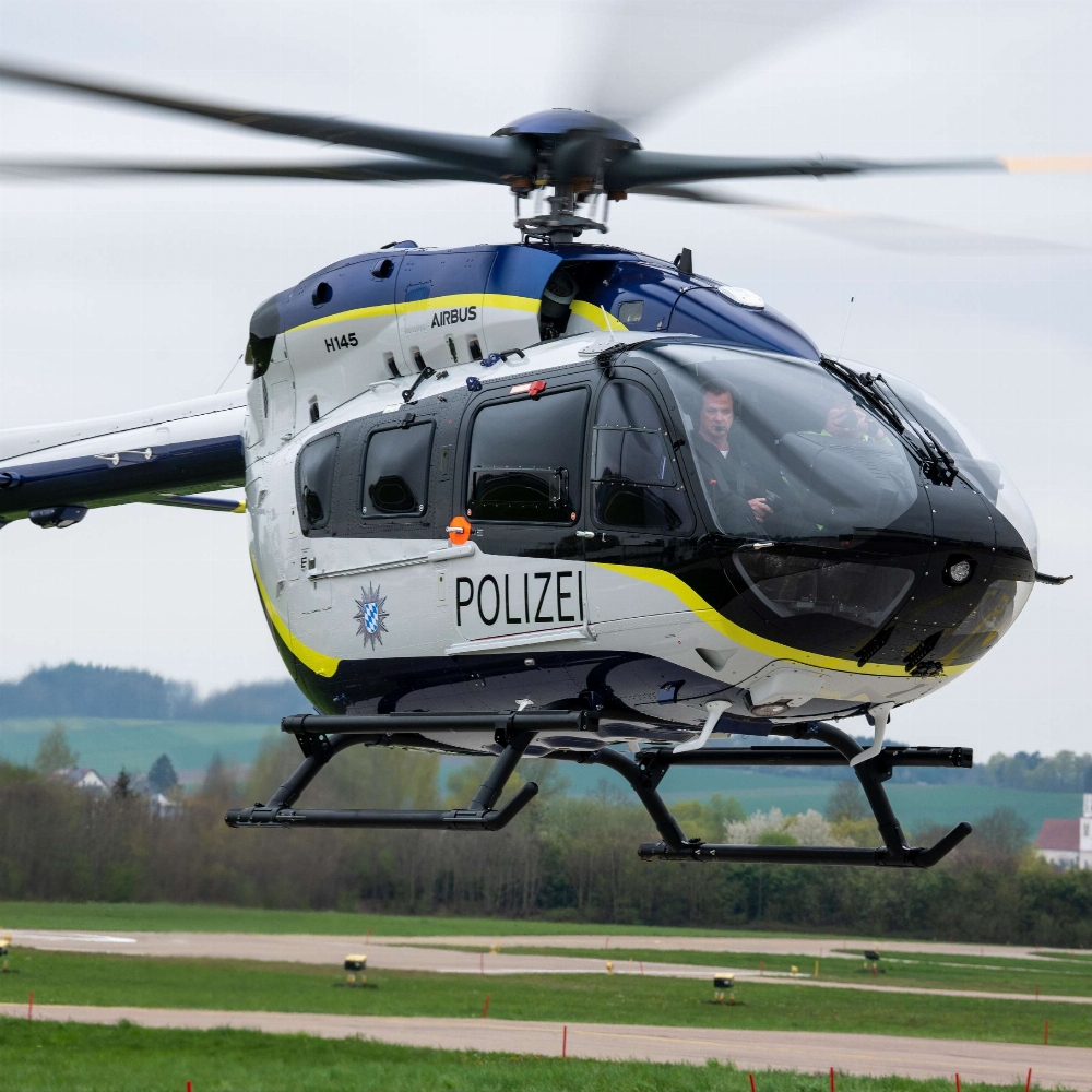 32517044-neue-polizei-hubschrauber-in-bayern-10ec.jpg