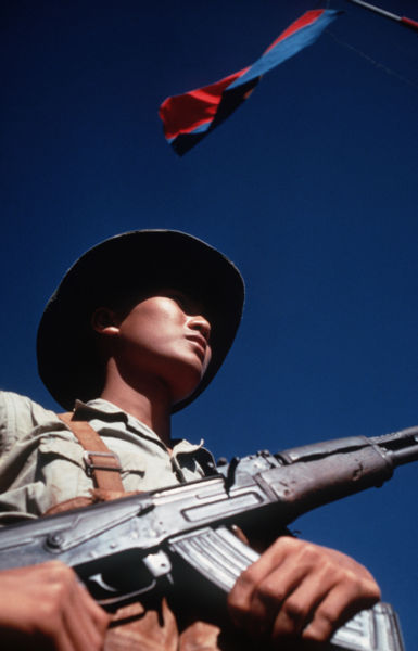385px-Viet_Cong_soldier_DD-ST-99-04298.jpg