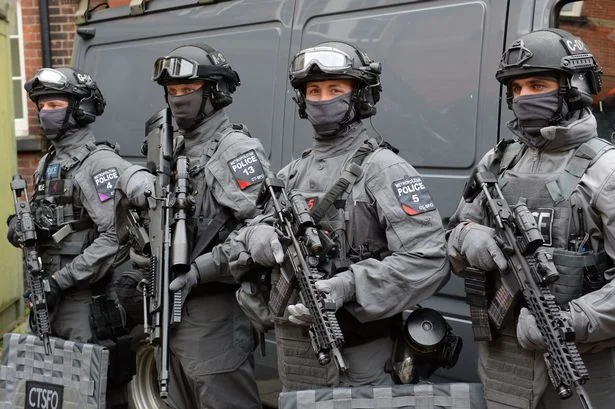 3rd-FEB--Armed-officers-on-patrol-in-central-London.jpg