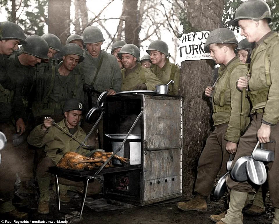 4772114900000578-5194087-Dinner_time_US_troops_huddle_around_a_M1937_Field_Range_cooker_w-a-1...webp