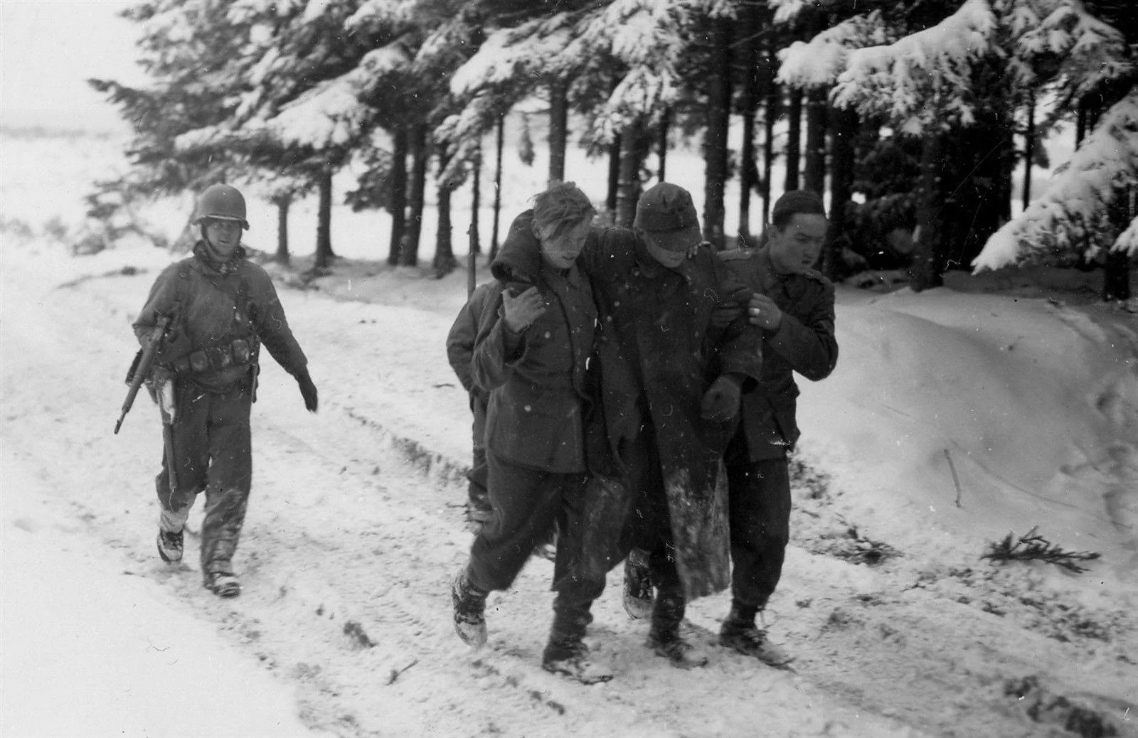 4th Armored Division Soldier and wounded German Soldier near Bastogne 1945.webp