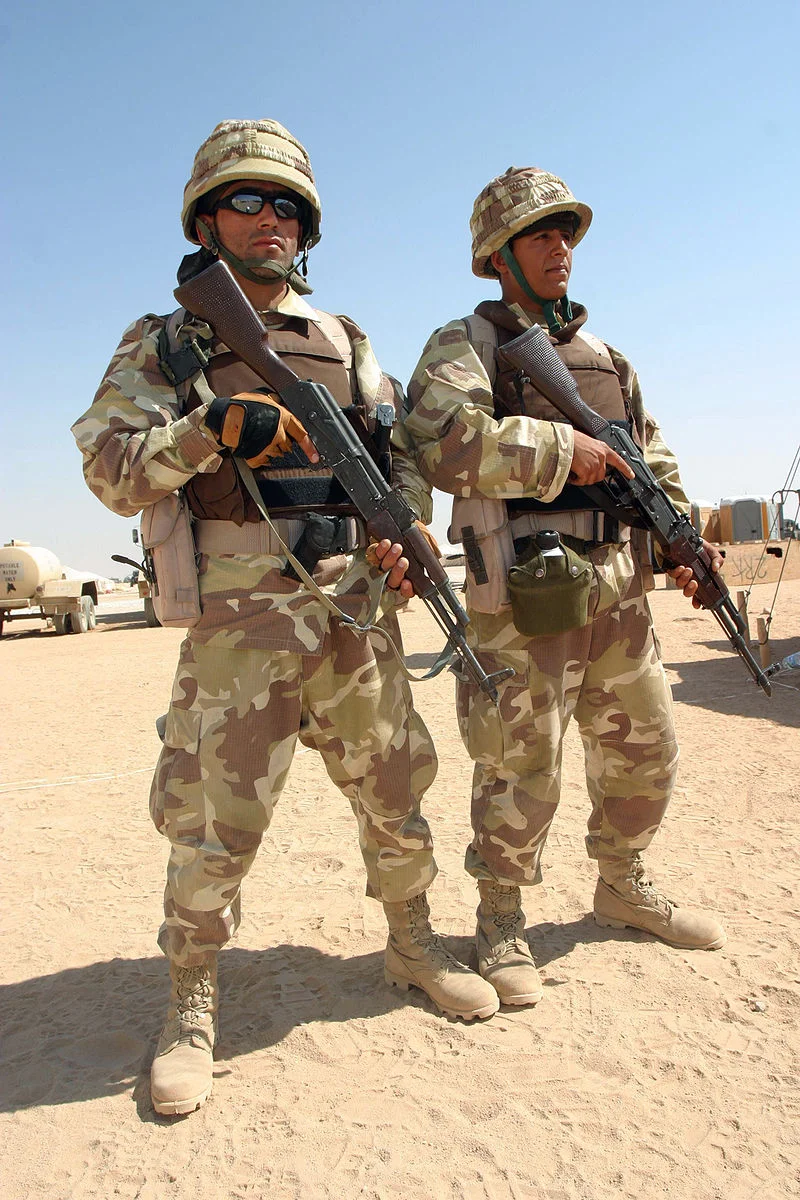 800px-2_36th_CDO_BN_soldiers_at_FOB_Duke_8-12-04_DM-SD-07-11043.jpg