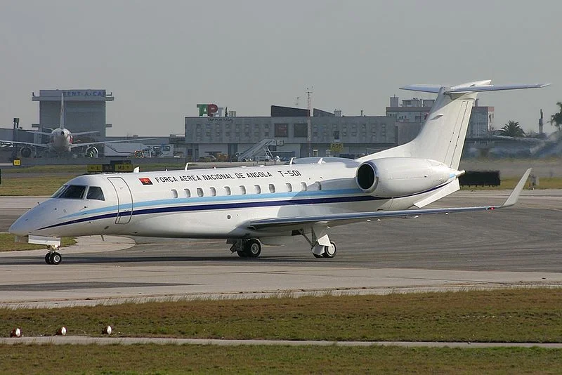 800px-Embraer_ERJ-135BJ_Legacy,_Angola_-_Air_Force_JP6135174.webp