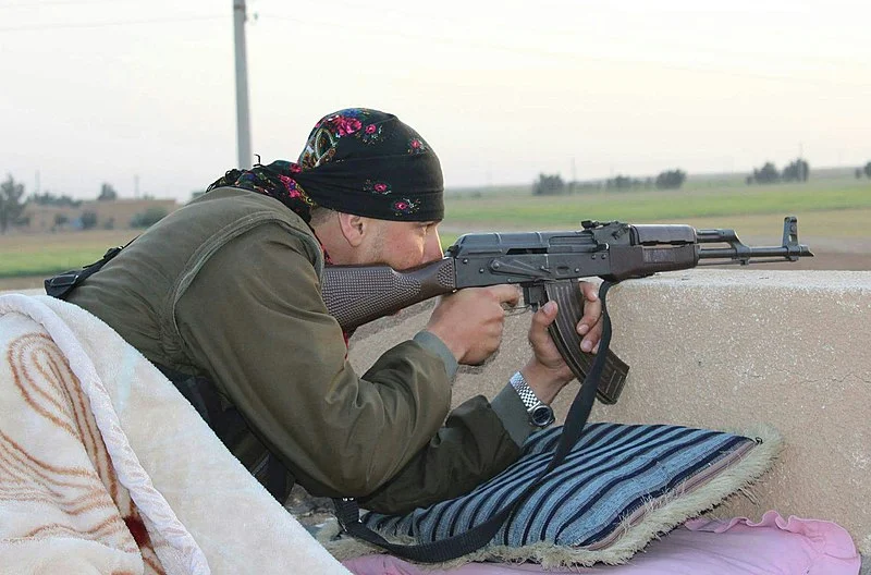 800px-Kurdish_YPG_Fighter_(25943105383).jpg