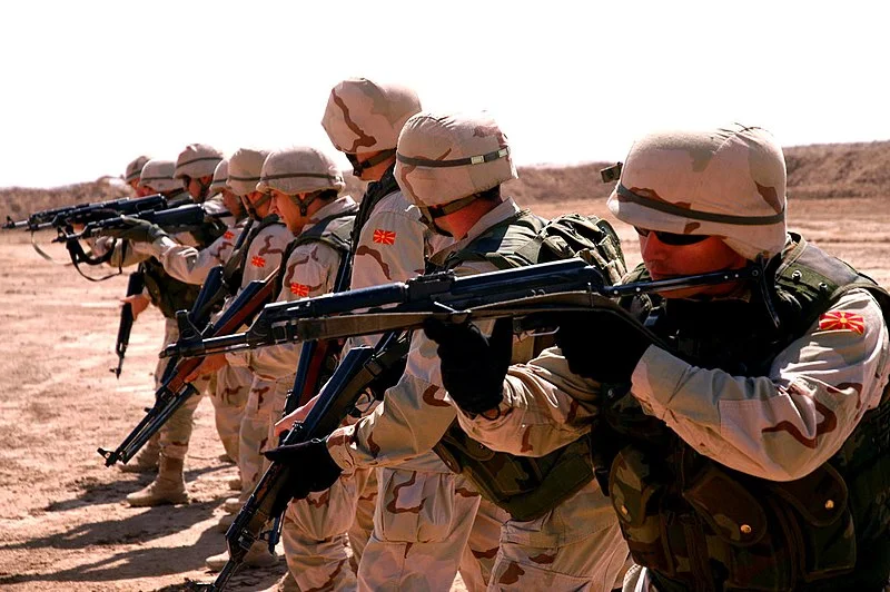 800px-Macedonian_soldiers_practice_reflexive_fire_skills_at_Camp_Taji,_Iraq_(April_2008).webp