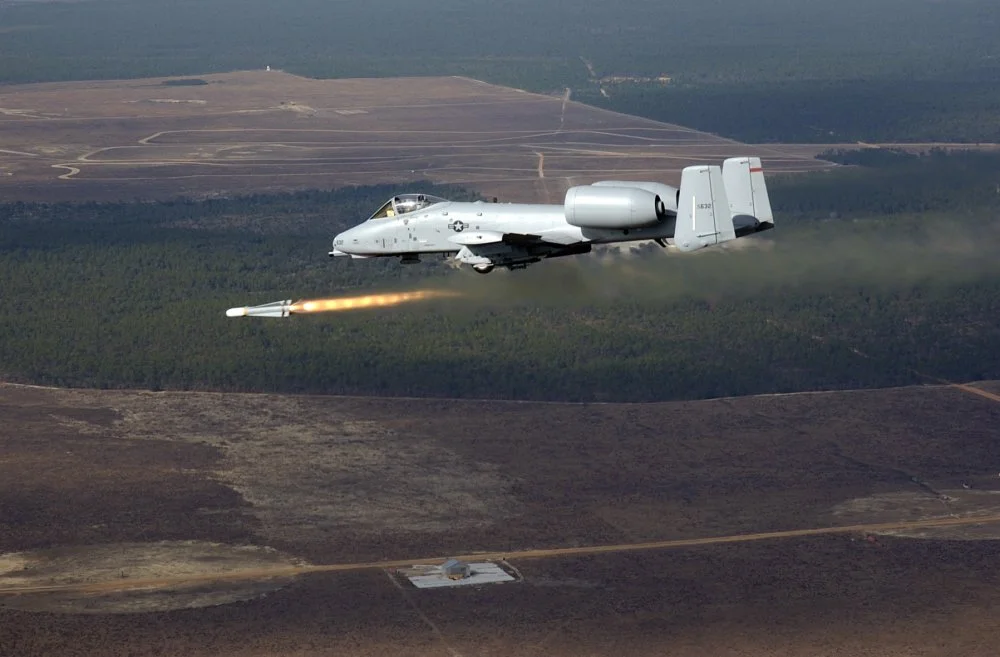 A-10_firing_AGM-65.webp