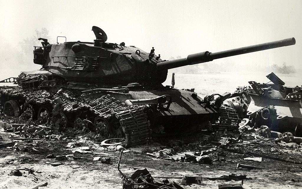 A wrecked Israeli tank during the early days of the Yom Kippur War .jpg