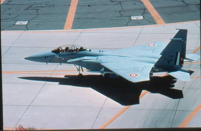 AdA TF-15A (71-0291) taxiing (April 1976).jpg