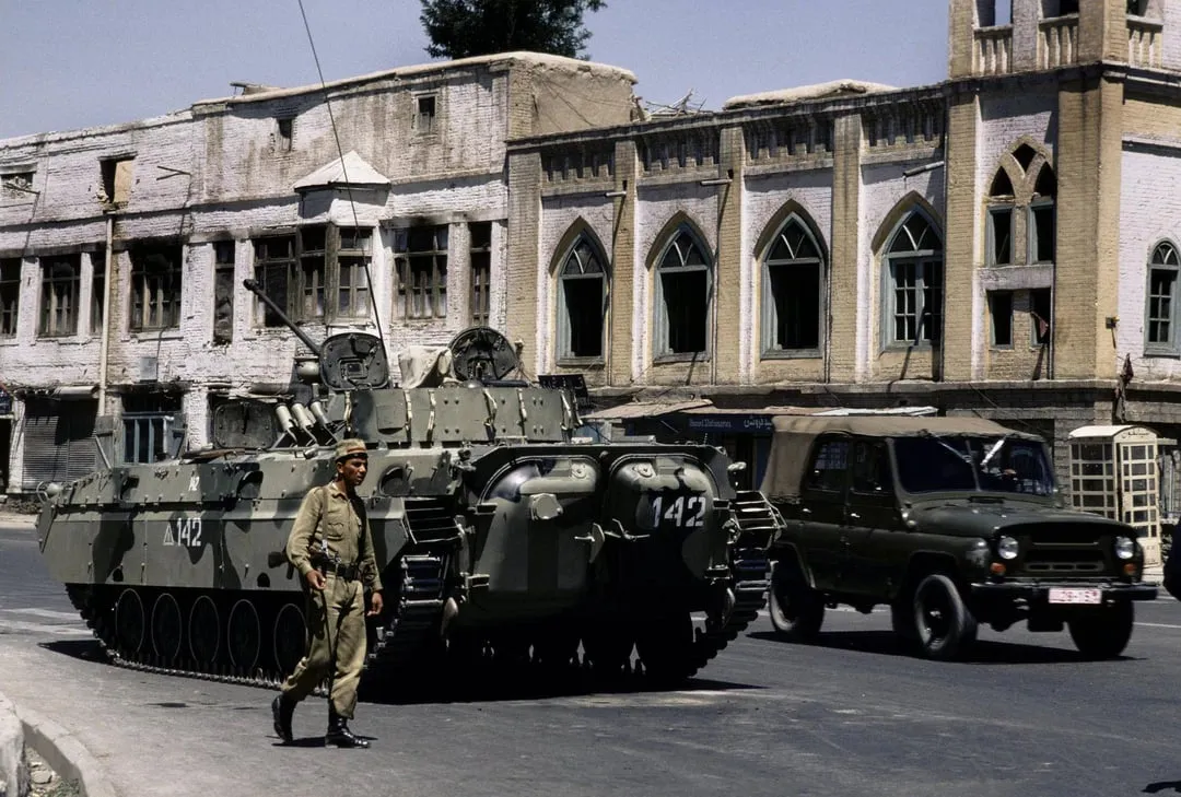 afghanistan-soviet-invasion-1980s-v0-jmjwj97g8ygd1.webp