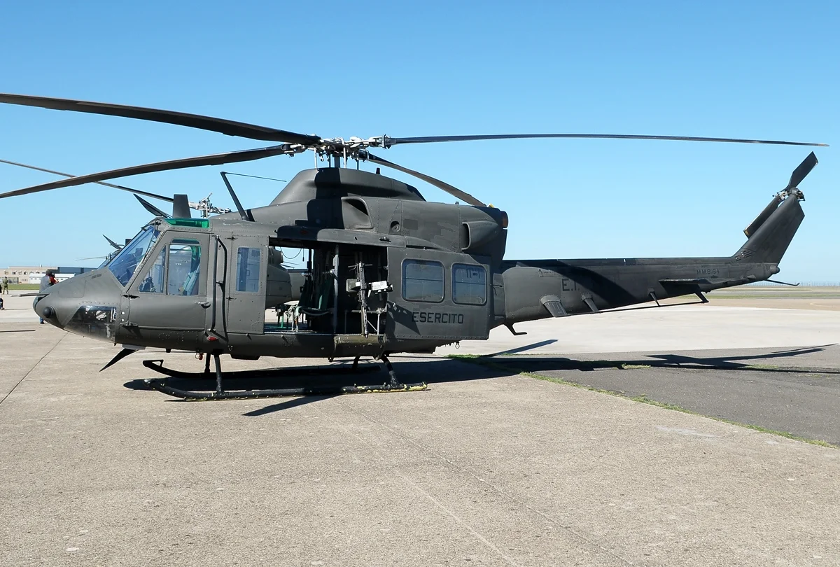 Agusta-Bell_AB-412_Griffon,_Italy_-_Army_JP7374150.webp