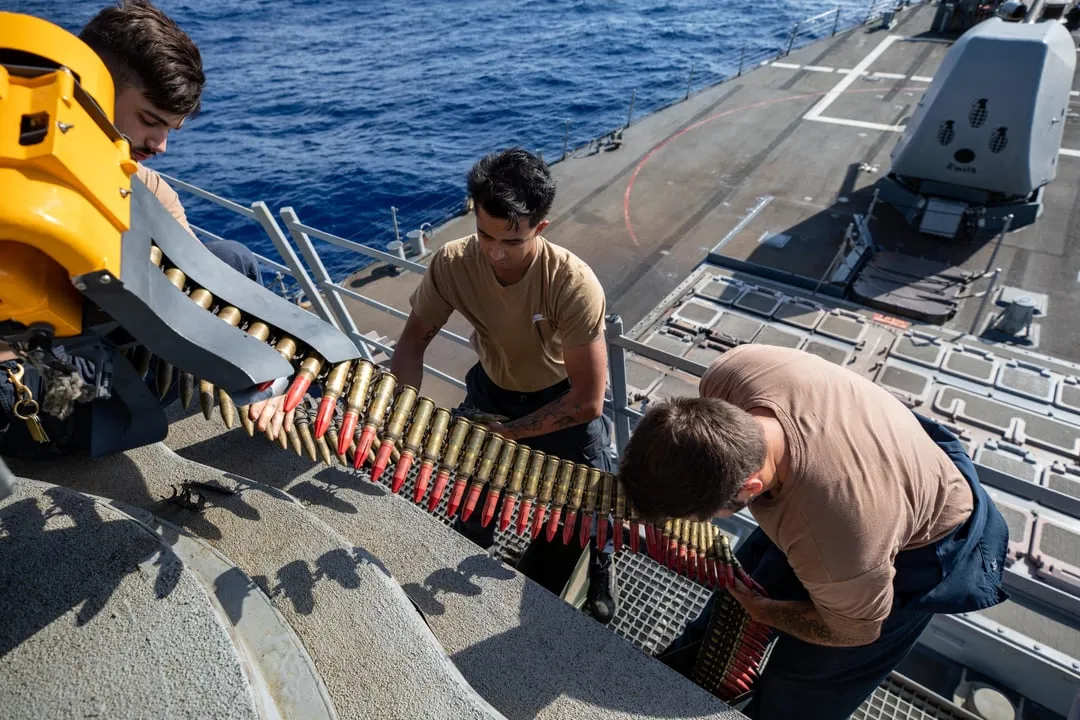 aintenance-aboard-uss-cole-ddg-67-v0-ju1jfkh9bhwd1.webp