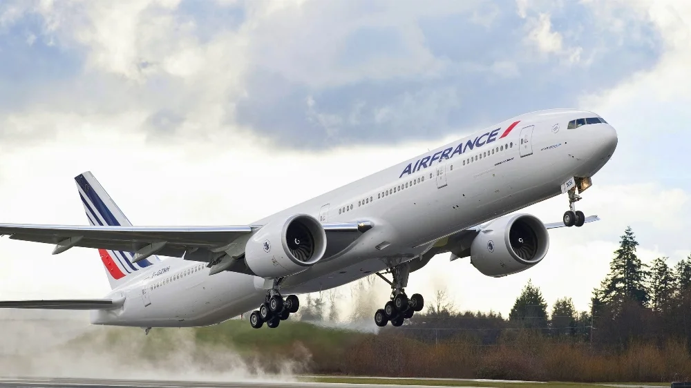 airplane-takeoff-air-france-aircraft-wallpaper.webp