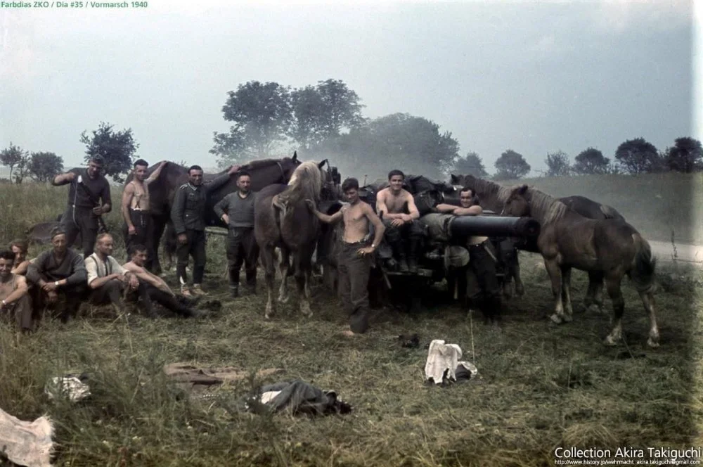 Alemania Cañón alemán de 15 cm tirado por caballos.webp