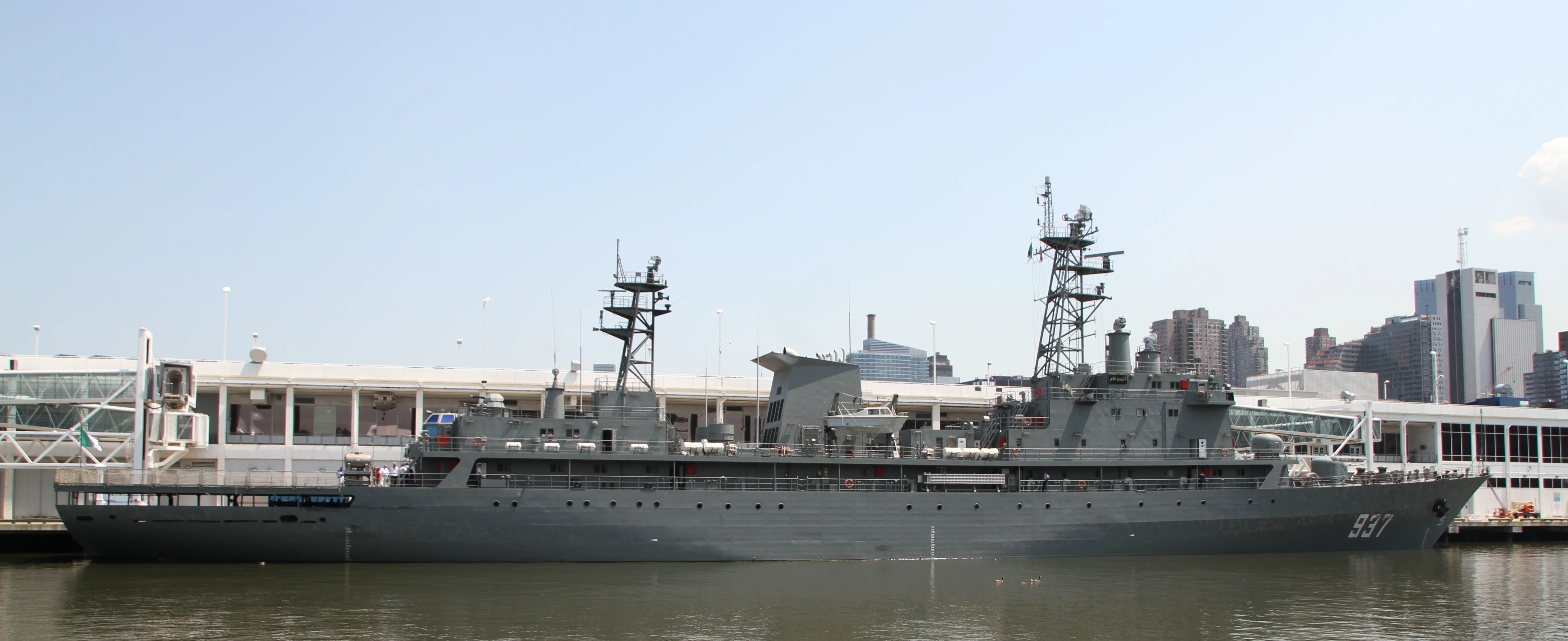 Algerie_Navy_training_Ship_Soumman_in_New_York_City_IMG_2082.webp