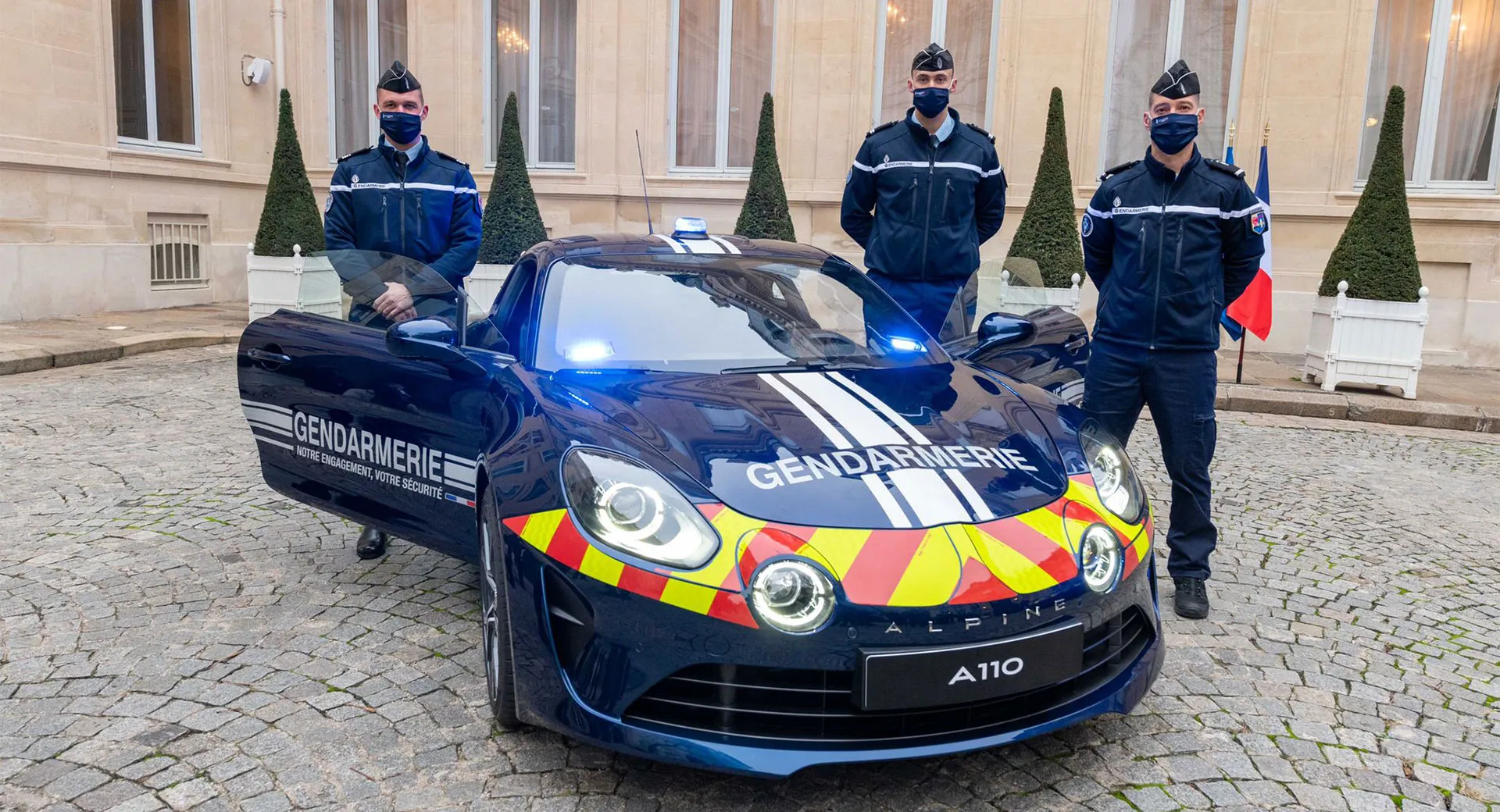 Alpine-A110-French-Police-1a.webp