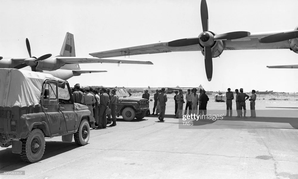 An-12 V-VS en aeropuerto Kabul, 02-05-1988 (Valery Zufarov-Boris Kavashkin).webp