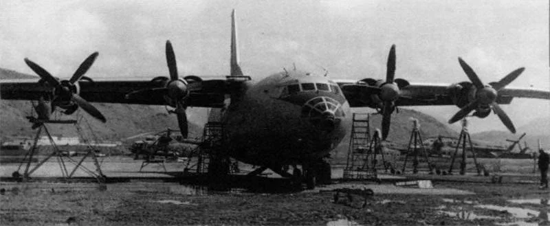 An-12BP en TEC del 50 Regiment. Kabul,invierno 1987.webp