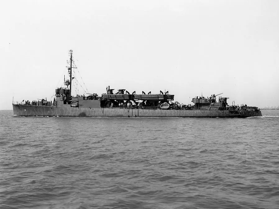 APD-14%29_underway_off_Mare_Island_in_October_1943.webp