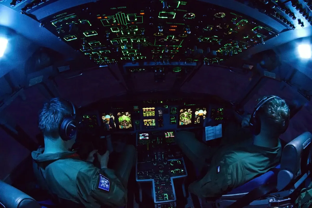 article-nvg-05-casa295-cockpit.webp