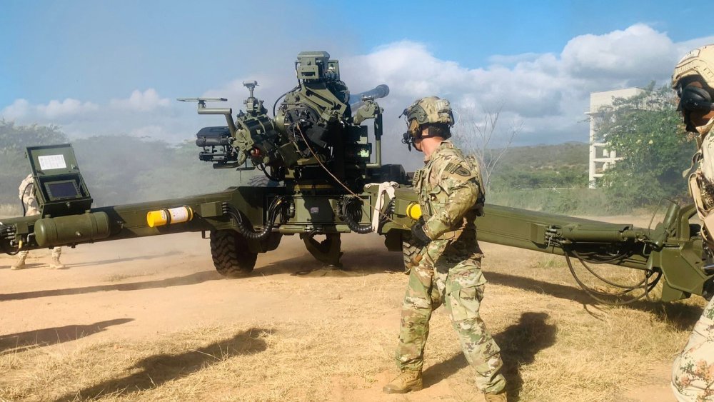 Artillery Advising in Colombia.jpg
