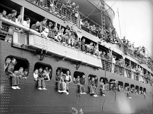 aSydney troops-of-the-6th-division-wave-goodbye-sydney-1940.webp