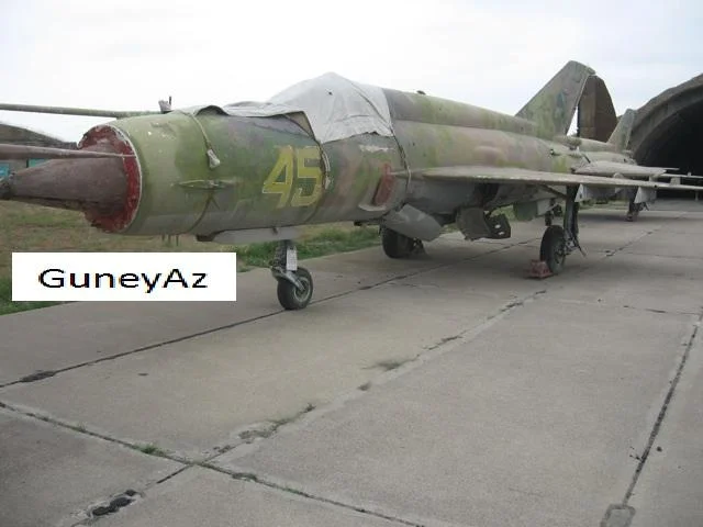 Azerbaïjan MiG-21SM (45 yellow) stored.webp