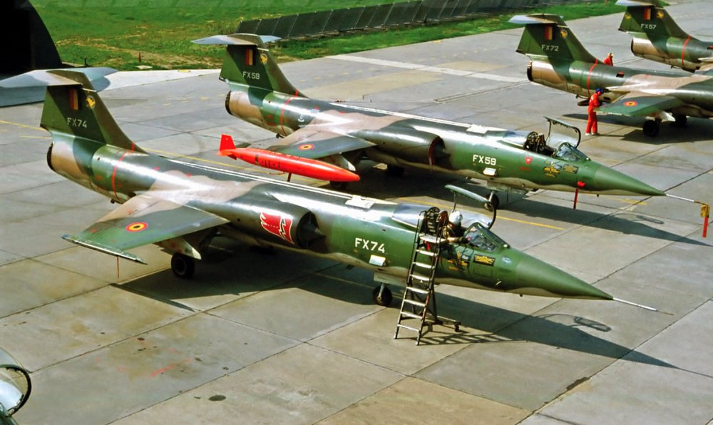 Belgian F-104G (FX74, FX59, FX72 & FX57) on ground.jpg