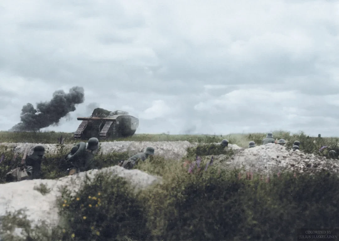 Beutepanzer_with_infantry.webp