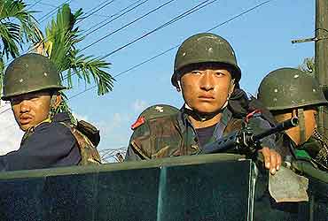 bhutan_army_20031229.jpg