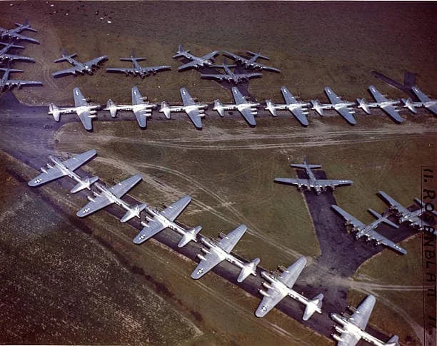 Boeing-B-17-Flying-Fortress.webp