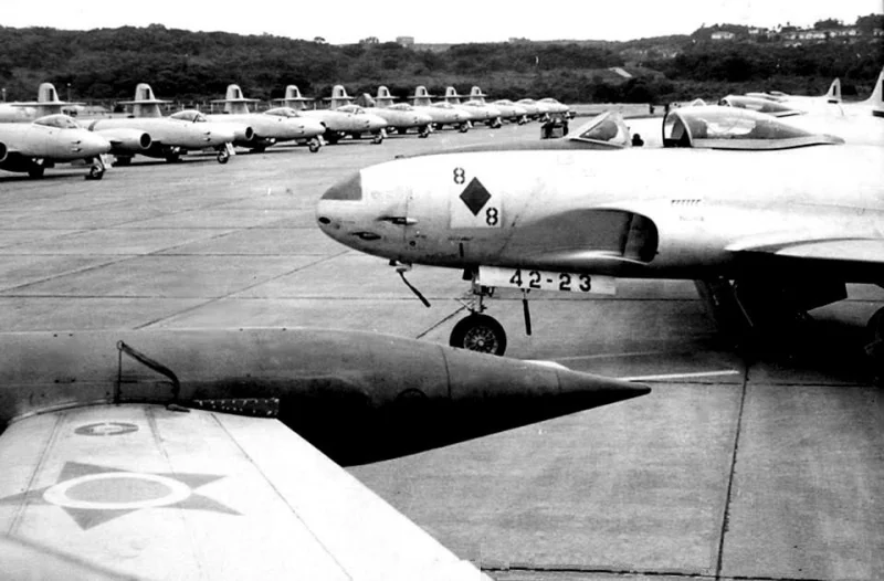 Brazilian F-80C (42-23) of 1°-4° GAV ''Pacau'' Sqn & Meteors F.8 of 2°-1° GAVCA ''Pif-Paf'' Sqn.webp