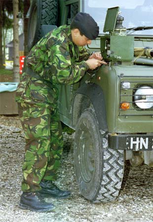 BRITISH SOLDIER in bosnia(2).jpg