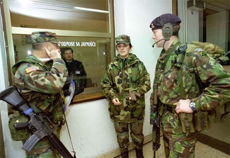 BRITISH SOLDIERS, U.S. SOLDIERS,with interpeter in bosnia.jpg